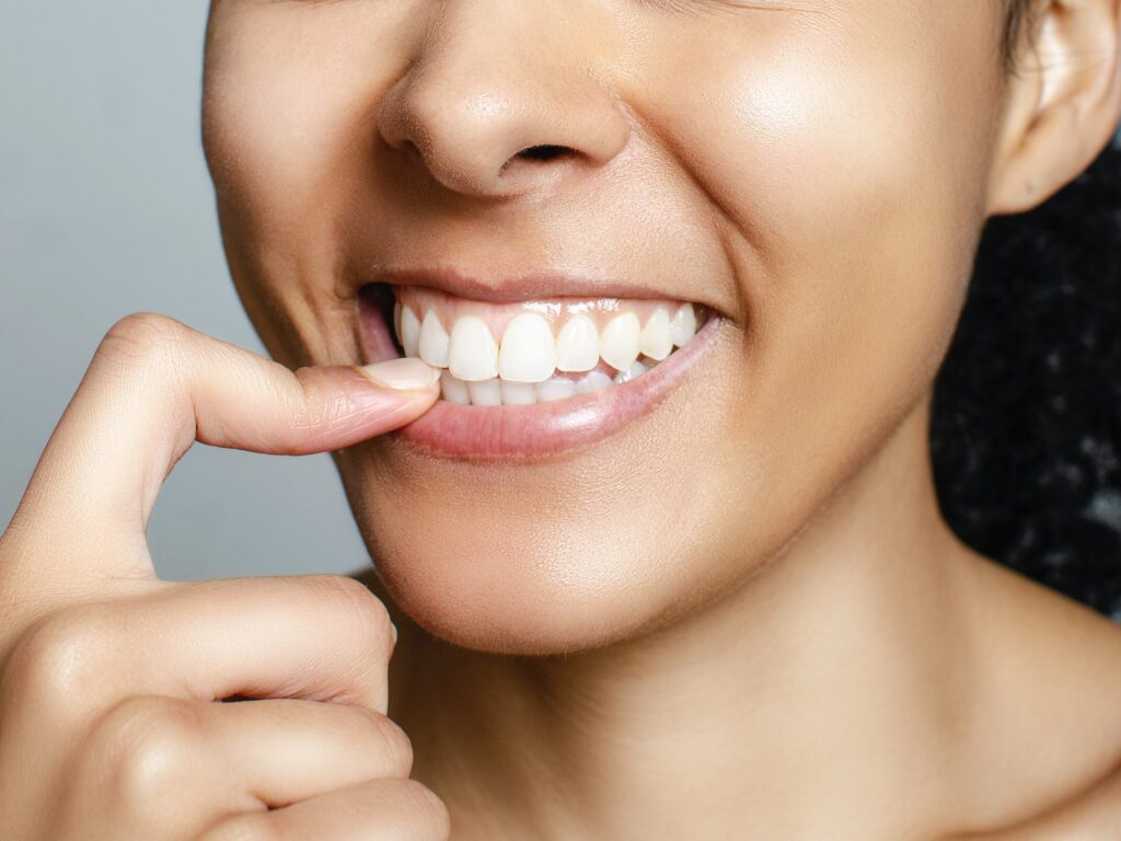 The Pros and Cons of Teeth Whitening