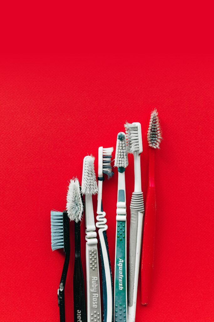 How to choose the right toothbrush for your dental health needs