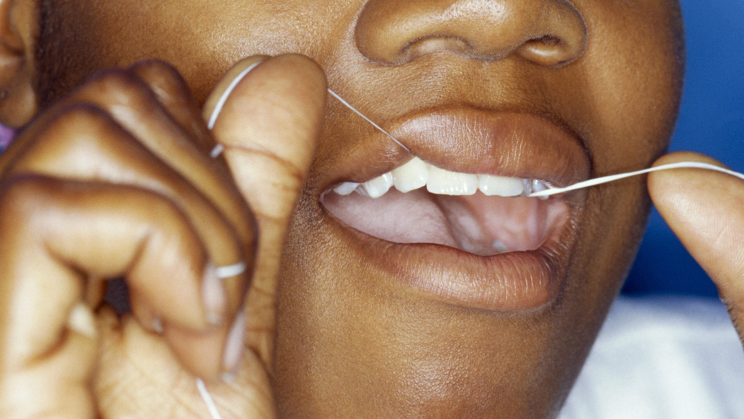 How to Properly Floss Your Teeth